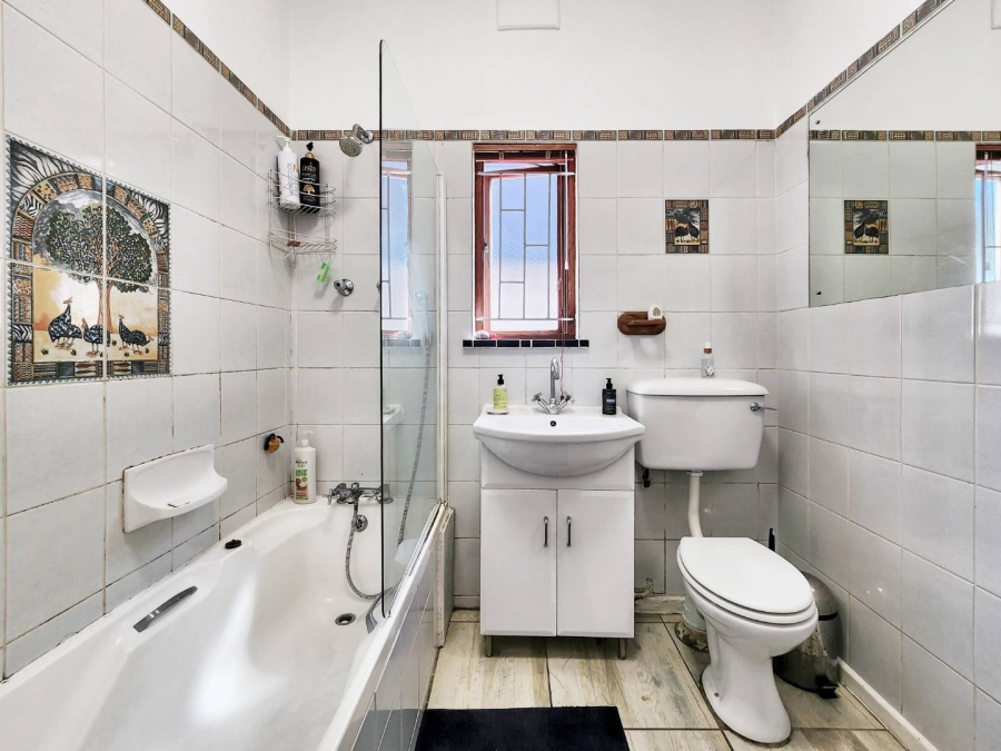 6 Bedroom Property for Sale in Muizenberg Western Cape